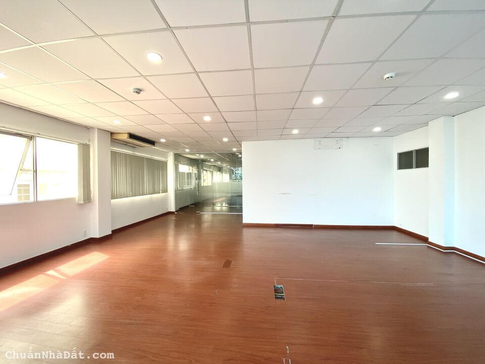 Cho thuê văn phòng 60m2 view kính thông thoáng đường Võ Văn Tần, Quận 3