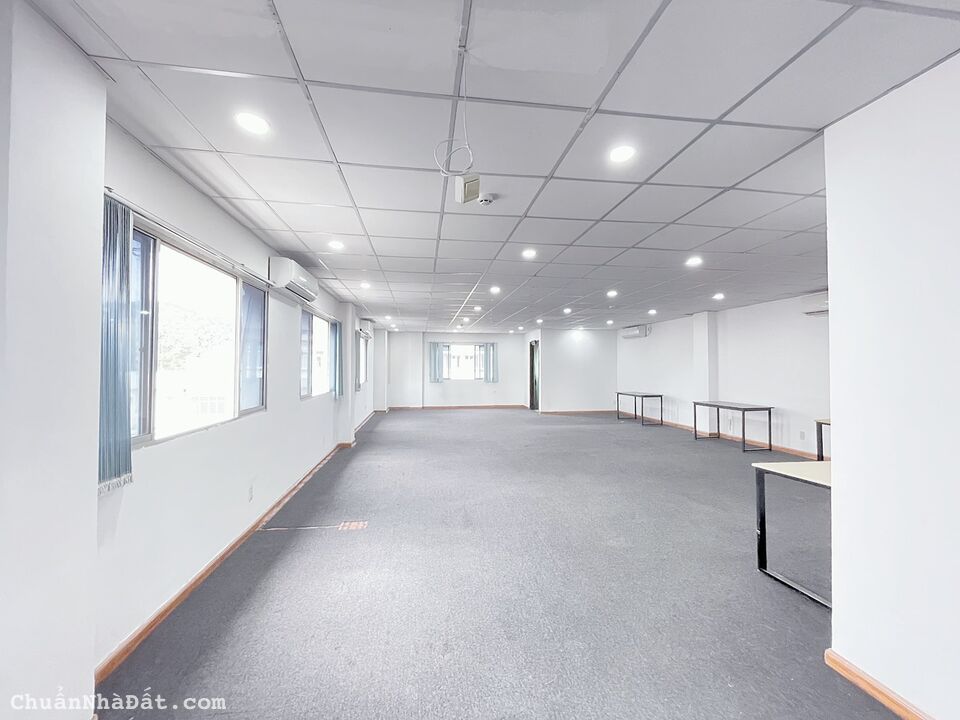 Cho thuê văn phòng 105m2 cửa sổ thông thoáng đường Võ Văn Tần, Quận 3