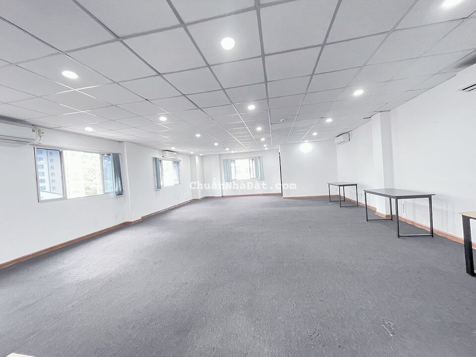 Cho thuê văn phòng 105m2 cửa sổ thông thoáng đường Võ Văn Tần, Quận 3
