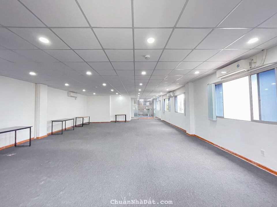 Cho thuê văn phòng 105m2 cửa sổ thông thoáng đường Võ Văn Tần, Quận 3
