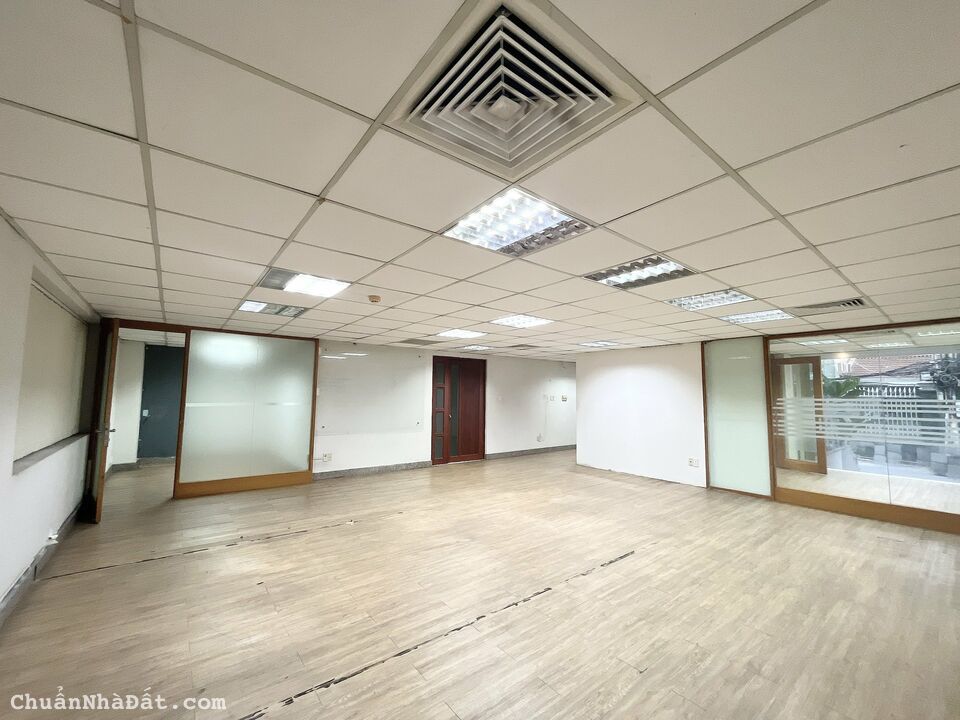 Văn phòng cho thuê 105m2 ngay đối diện Landmark 81 sang trọng đường Điện Biên Phủ, Bình Thạnh