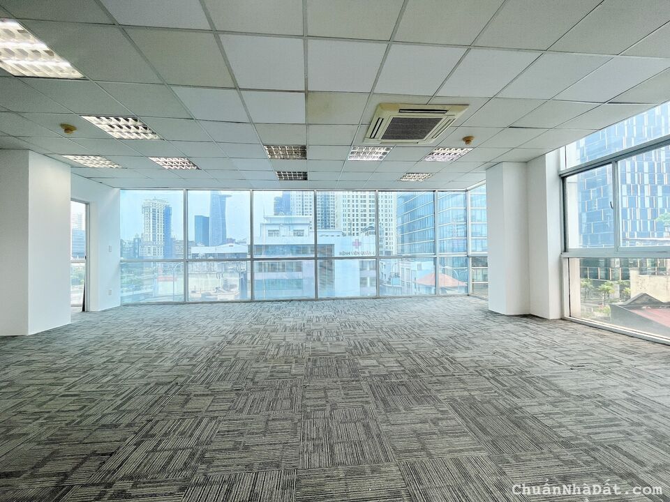 (Chính chủ) siêu hot Quận 4, VP 140m2 view kính sát Bến Vân Đồn, Q4