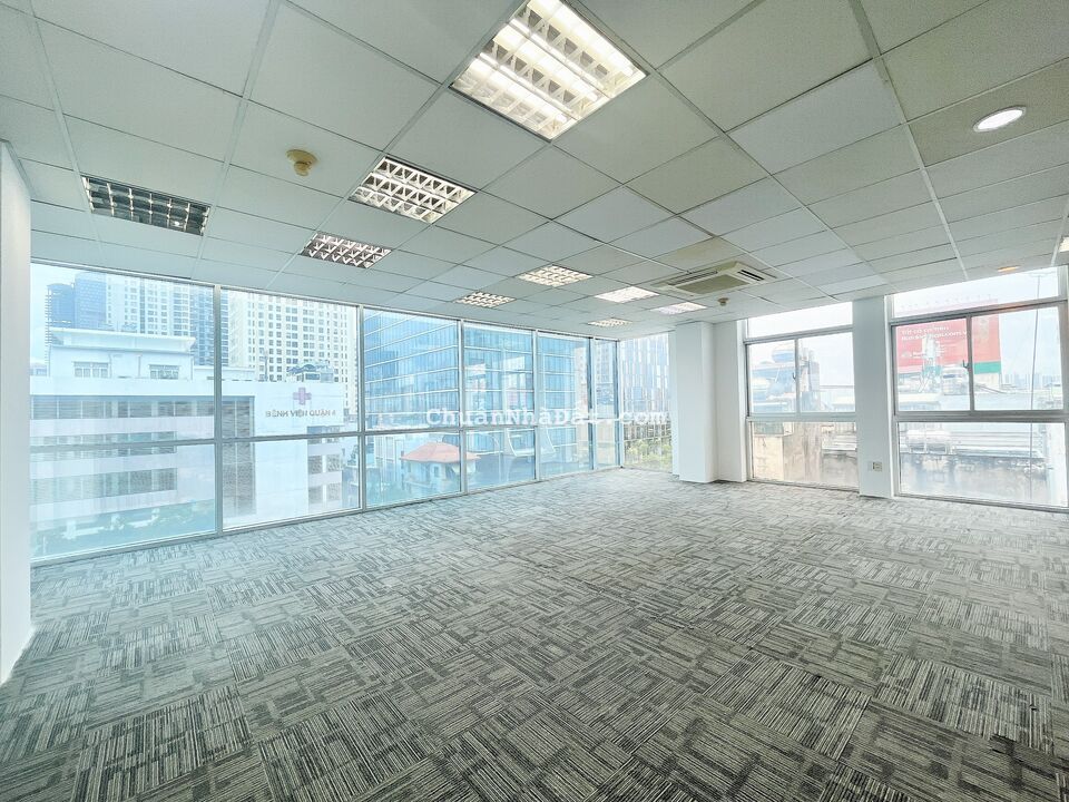 (Chính chủ) siêu hot Quận 4, VP 140m2 view kính sát Bến Vân Đồn, Q4