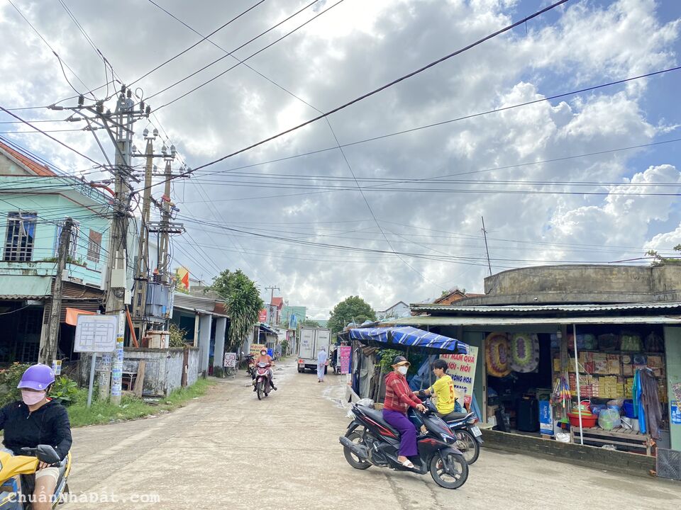 Chính chủ bán lô đất gần Chợ, Đường QH7.5m giá chỉ 800