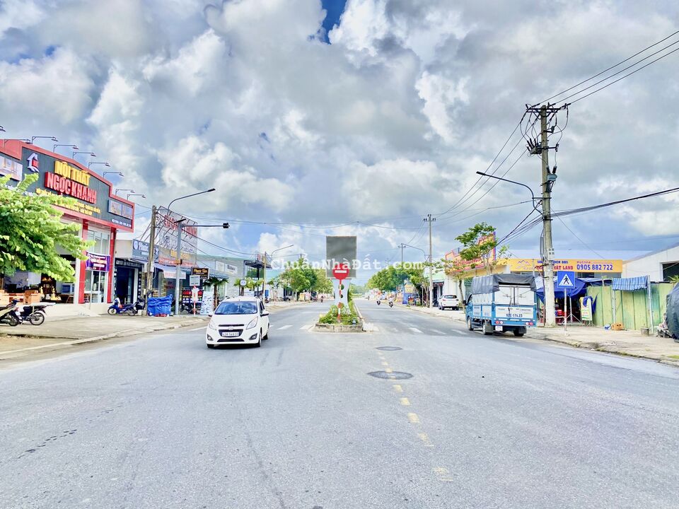 Bán đất gần chợ, gần trạm thị phí giá chỉ 9xx