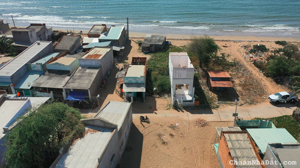 Cần tiền bán nhanh đất ở đô thị 78m2 cách biển hoà phú 30m chỉ 1,17 tỷ Lh 0938677909 xem sổ