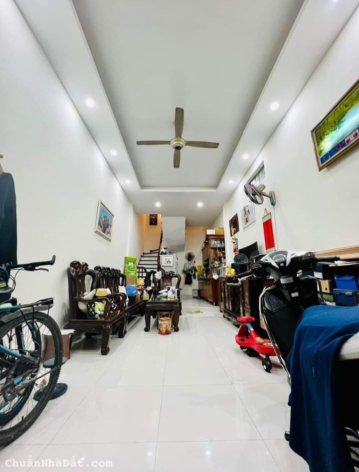 RẺ BẤT NGỜ nhà Dịch Vọng Cầu Giấy 40m, 3 ngủ giá 3.3m, về ở luôn 0867470990 RẺ BẤT NGỜ nhà Dịch Vọng Cầu Giấy 40m, 3 ngủ giá 3.3m, về ở luôn 0867470990