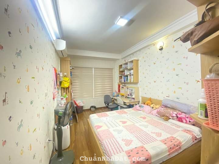 Nhà đẹp 5 tầng, 2 thoáng,  ở ngay Yên Hòa Cầu Giấy, full nội thất, 10m ô tô 4.85 tỷ