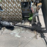 MUA ĐẤT TẶNG NHÀ 2 TẦNG - NGANG 6 - LÔ GỐC - CÁCH MẶT TIỀN CHÍNH CHỈ 50 M - DI CHUYỂN SANG Q1. Q7 C