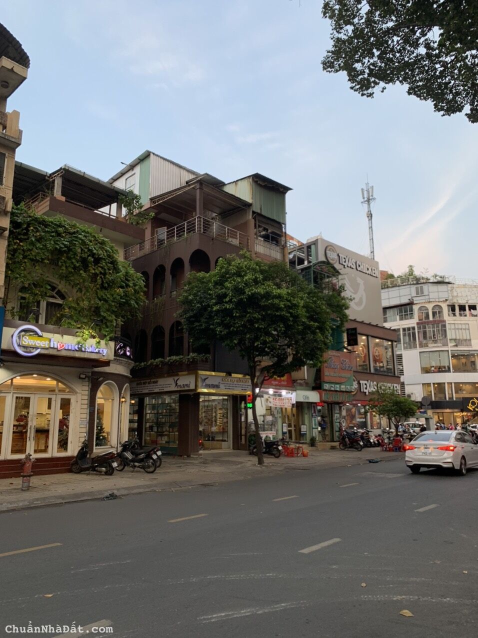 Cho thuê nhà 2 MT làm spa, thời trang, nhà hàng, cà phê, showroom, cực đẹp ngay trung tâm