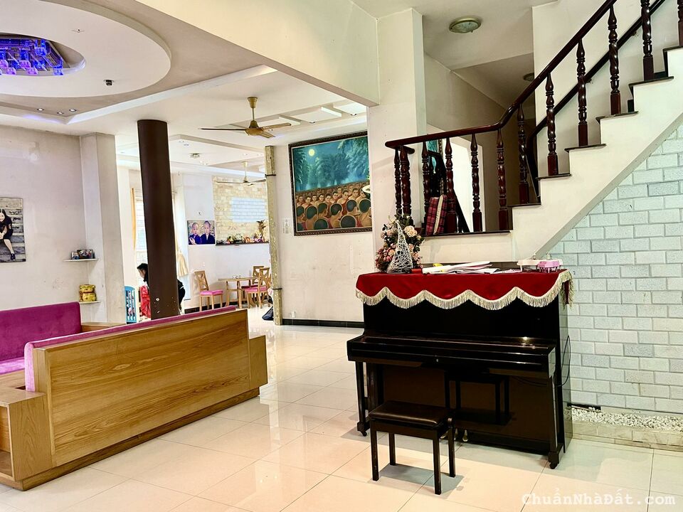 Bán đất tặng biệt thự sân vườn 1200m2 MT Huỳnh Tấn Phát, Nhà Bè, 64 tỷ 8