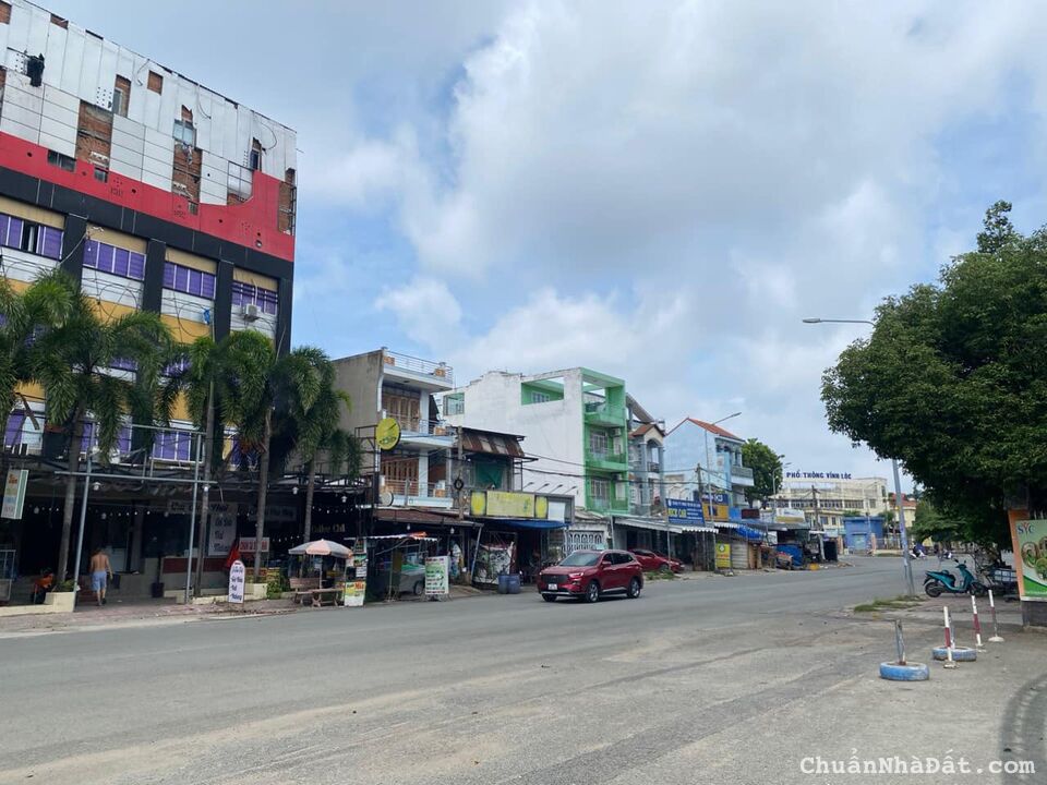 Bán CHDV nhà mặt tiền quận Bình Tân, 110 phòng DT 4,8 tỷ/năm chỉ 60 tỷ