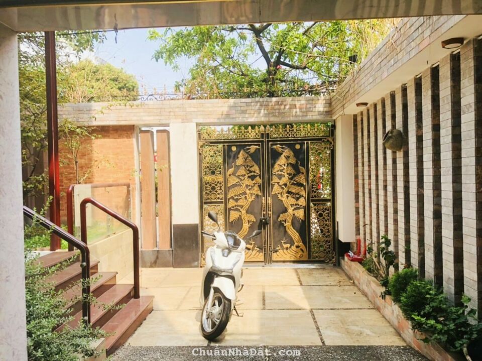 Bán gấp biệt thự mặt tiền Đại Lộ 2, Phước Bình, Q9 230m2, 5Tầng chỉ 30,5Tỷ