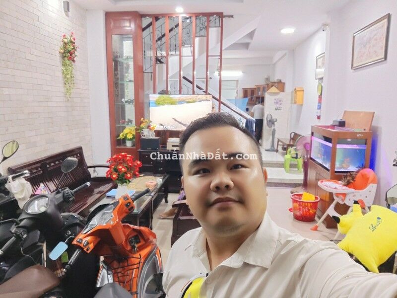 Ngộp sâu, bán nhà mặt tiền D1 Phú Mỹ Quận 7, 5x18m, 4 tầng chỉ 14,5 tỉ Ngộp sâu, bán nhà mặt tiền D1 Phú Mỹ Quận 7, 5x18m, 4 tầng chỉ 14,5 tỉ