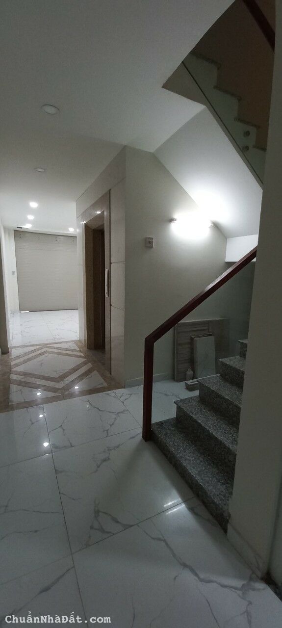 Bán nhà MT 6 tầng mới xây đường 3/2. p7, Q11, DT 4,1x 20, NH 4,7m. Giá 33 tỷ bớt lộc