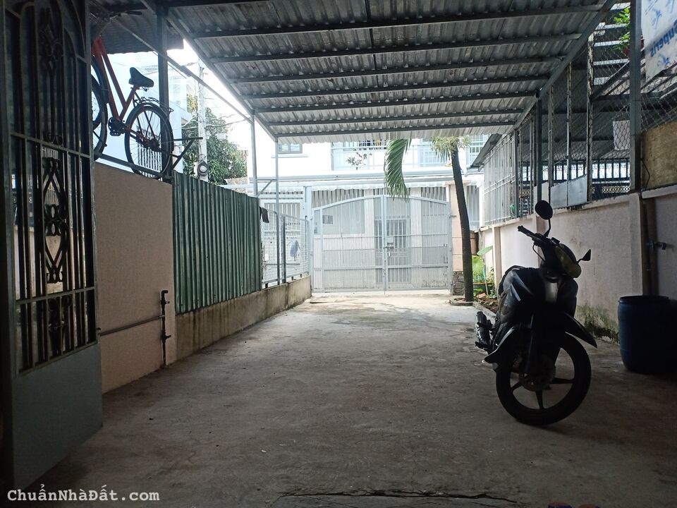 Nhà cho thuê hẻm 318 Hà Huy Giáp, cách ngã tư Ga 2km