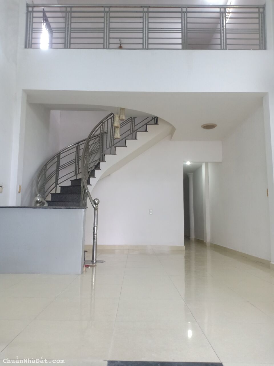 Nhà cho thuê hẻm 318 Hà Huy Giáp, cách ngã tư Ga 2km