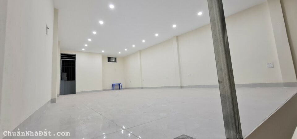 Cho thuê nhà ngõ 93 Hoàng Văn Thái, Thanh Xuân 80m2 x 2 tầng, xe tải vào nhà. Giá 13tr/tháng