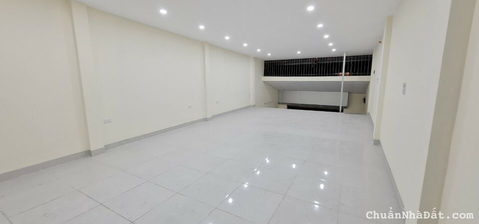 Cho thuê nhà ngõ 93 Hoàng Văn Thái, Thanh Xuân 80m2 x 2 tầng, xe tải vào nhà. Giá 13tr/tháng