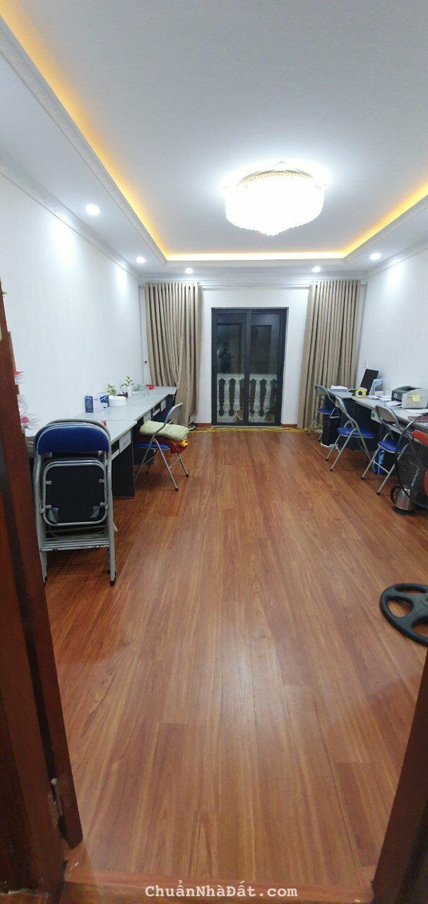 Cho thuê văn phòng Hoàng Đạo Thành, tầng 4, 30m2, sàn gỗ, giá 3tr/tháng Cho thuê văn phòng Hoàng Đạo Thành, tầng 4, 30m2, sàn gỗ, giá 3tr/tháng