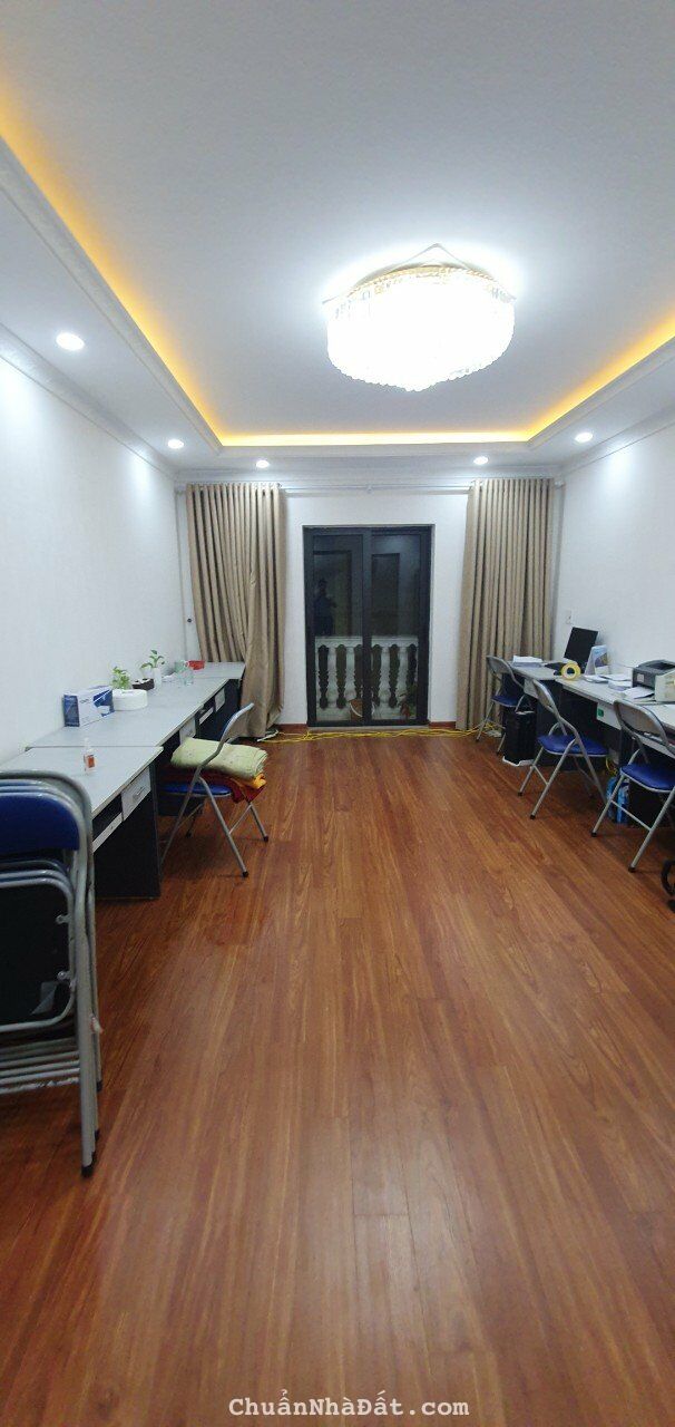 Cho thuê văn phòng Hoàng Đạo Thành, tầng 4, 30m2, sàn gỗ, giá 3tr/tháng Cho thuê văn phòng Hoàng Đạo Thành, tầng 4, 30m2, sàn gỗ, giá 3tr/tháng