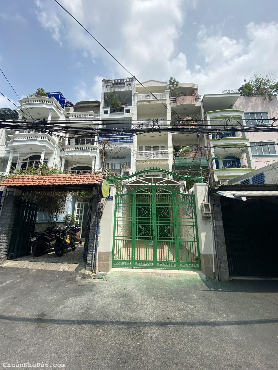 Cho thuê nhà Nguyễn Bỉnh Khiêm. S: 4*23m. 8PN-8WC + nội thất cơ bản. Giá: 55 tr/th (TL). Chốt giá c