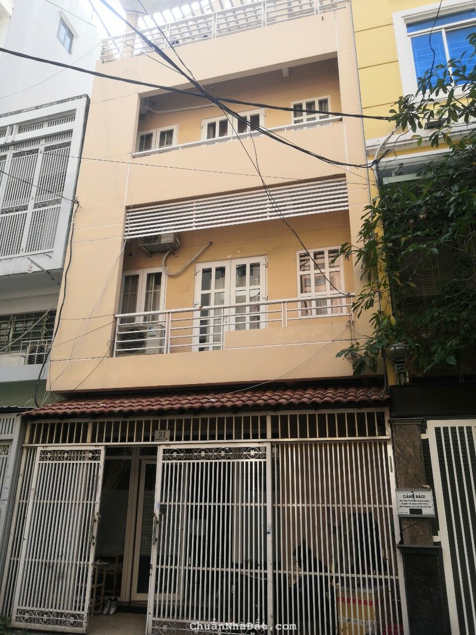 Có ngay biệt thự 3 tầng 180m2 mặt tiền Q1 chỉ với 63 tỷ! Có ngay biệt thự 3 tầng 180m2 mặt tiền Q1 chỉ với 63 tỷ!