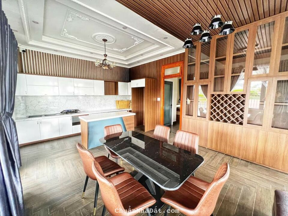 Bán biệt thự 265m2 view rừng thông săn mây cực đẹp. Full nội thất. Hai mặt tiền