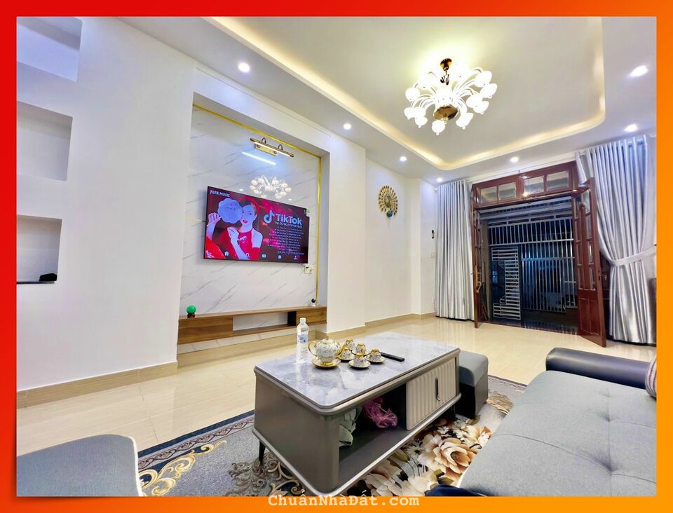 Bán gấp nhà ở đường 3/4, phường 3, đà lạt. Giá Chỉ 6 tỷ 9. Hẻm ô tô thông thoáng