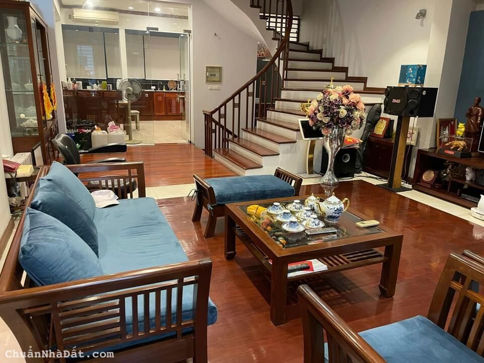 Chính chủ cần bán nhà mặt ngõ 2 Phố Gỉang Võ dt 75 m2 x 5 t mặt tiền 6 m ô tô cả ngày