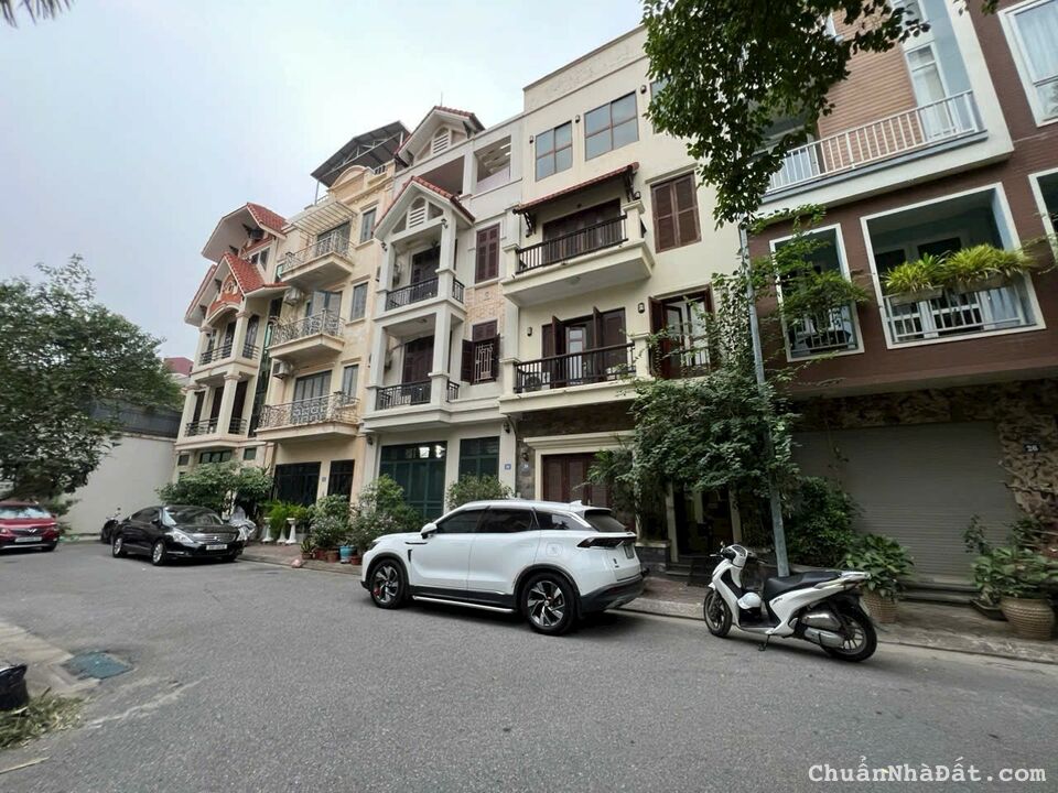 Bán biệt thự phân lô ngõ 2 đường Giảng Võ - Đống Đa - DT 60m2 5T MT 5.8m 2 mặt thoáng giá 25 tỷ 