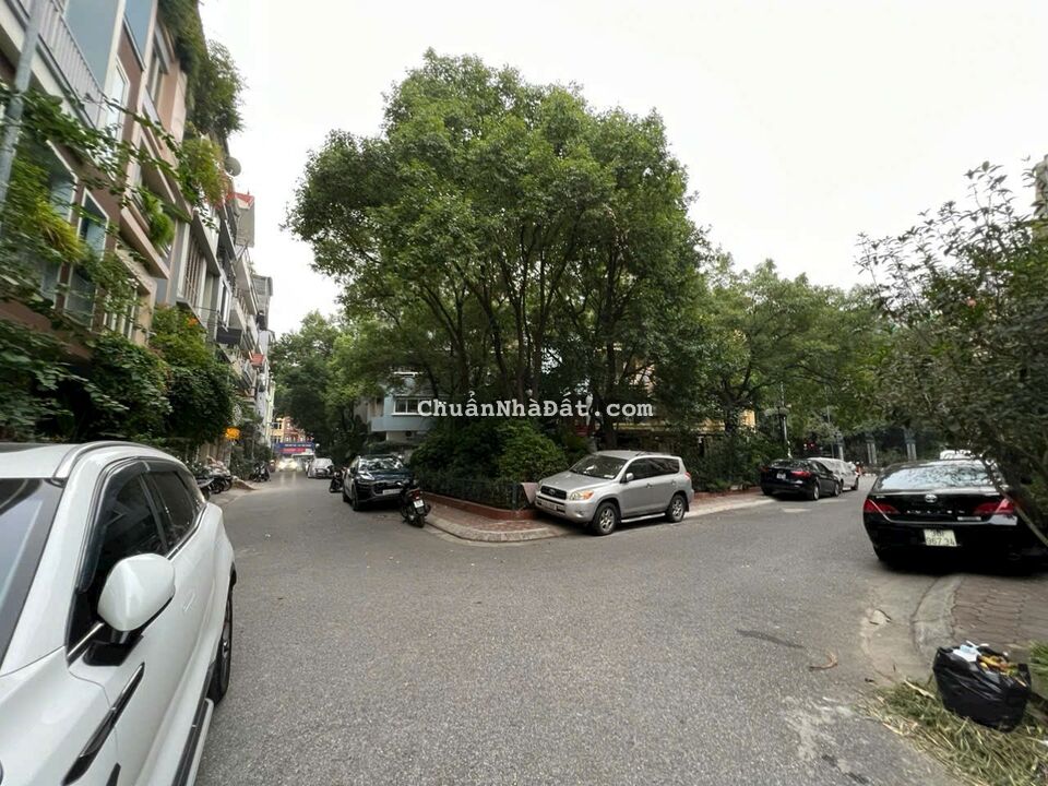 Bán biệt thự phân lô ngõ 2 đường Giảng Võ - Đống Đa - DT 60m2 5T MT 5.8m 2 mặt thoáng giá 25 tỷ 