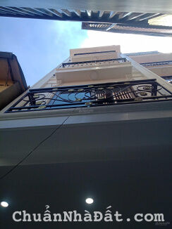 Bán nhà chia lô phố Hào Nam 32 m2 x 5 t mới tinh cách phố 20 m ngõ xe máy giá nhỉnh 4 ty