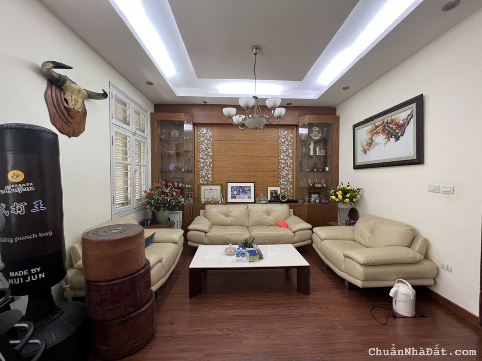 Bán nhà chia lô phố Nguyễn Khang dt 36 m2 x 5 t mới đẹp giá 4,3 tỷ