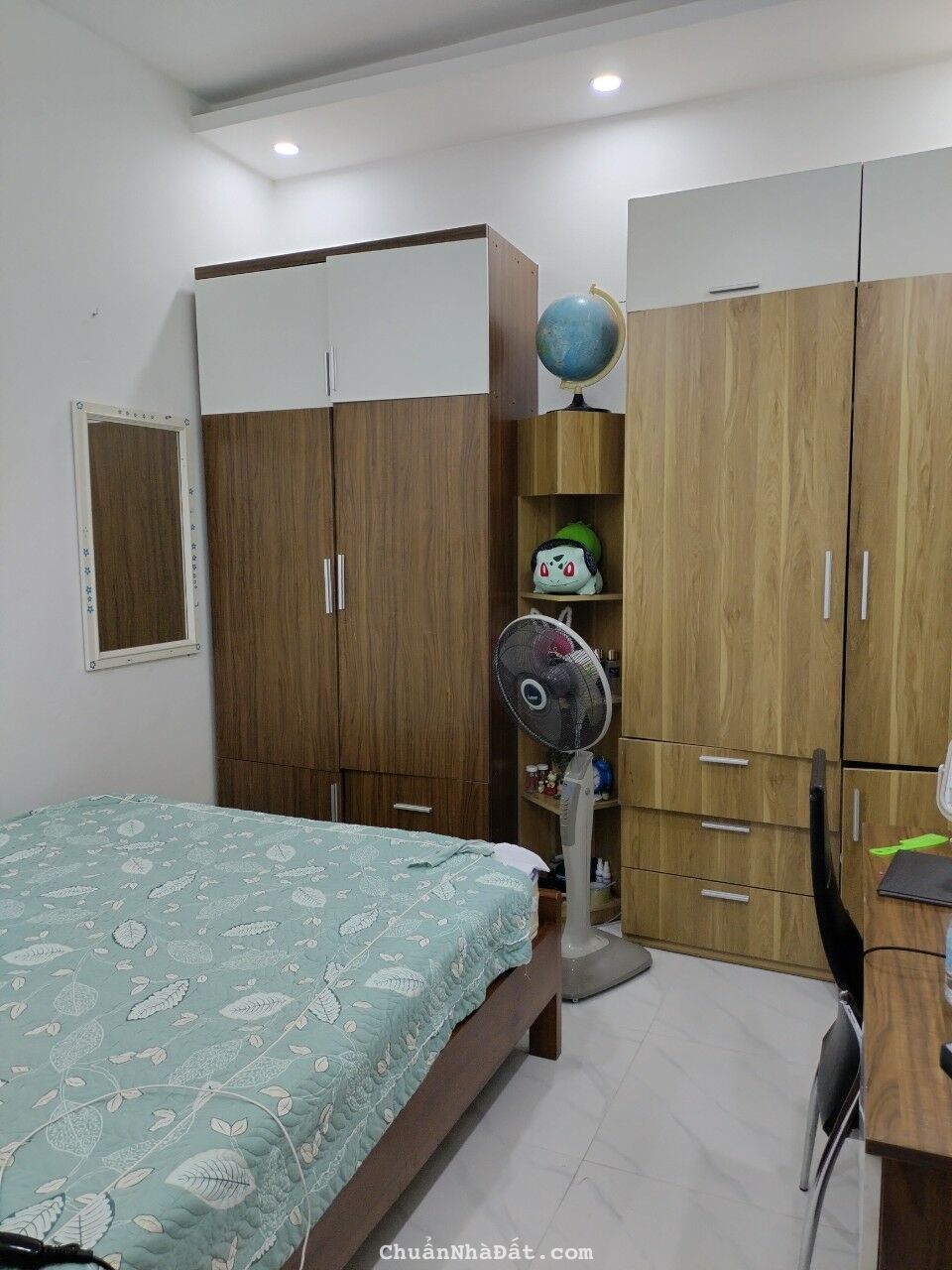 Bán nhà tập thể tầng 1 phố Trần Bình dt 100 m2 ,3 ngủ 2 wc nội thất đầy đủ giá 3,65 tỷ