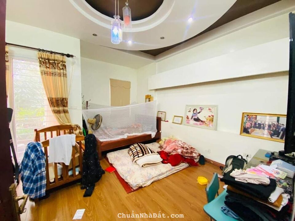 Bán nhà mặt phố Đê La Thành,Ngọc Khánh,Ba Đình 50m2 x 5 t giá 18,5 tỷ