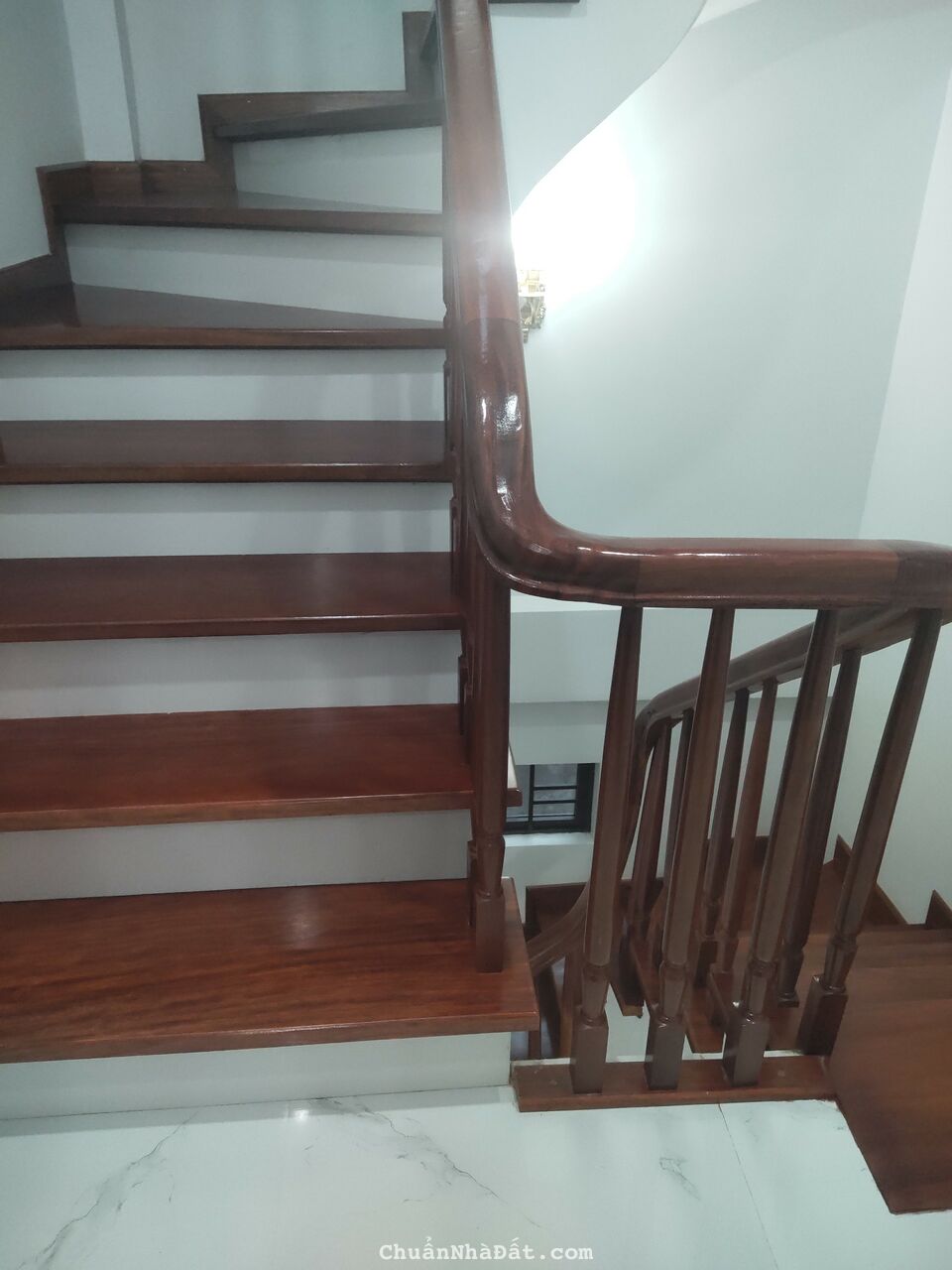 Bán nhà 127 Hào Nam,ô chợ Dừa dt 35 m2 x 5 t lô góc 2 mặt thoáng 4,3 tỷ