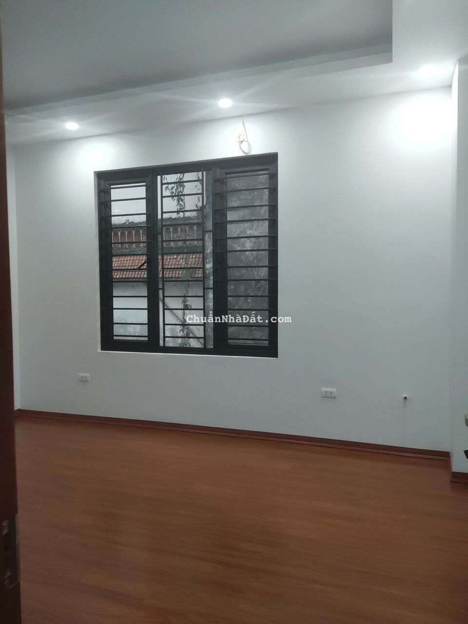 Bán nhà 127 Hào Nam,ô chợ Dừa dt 35 m2 x 5 t lô góc 2 mặt thoáng 4,3 tỷ