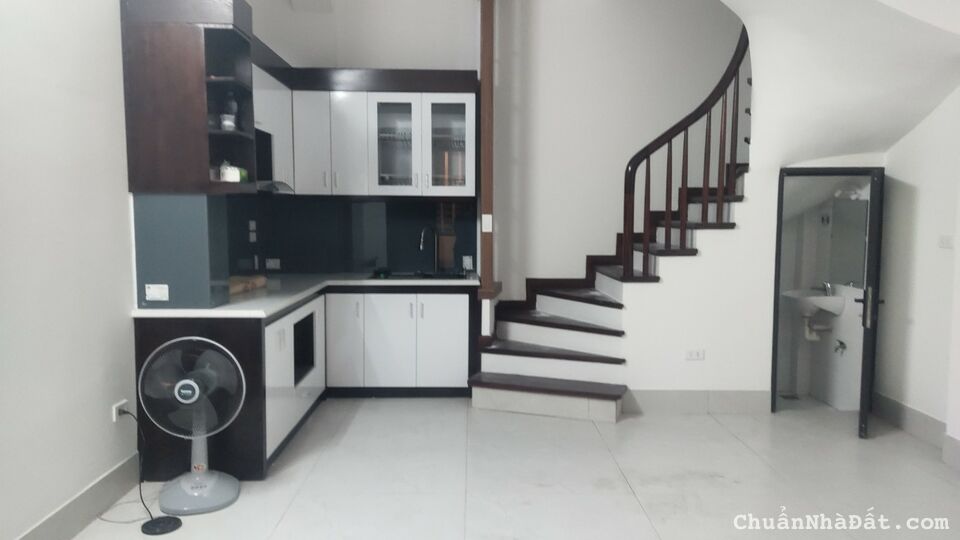  Bán nhà mới 5 tầng ngõ 279 Đội Cấn, Ba Đình, diện tích 40m2, ngõ vào to, Nhỉnh 5 tỷ