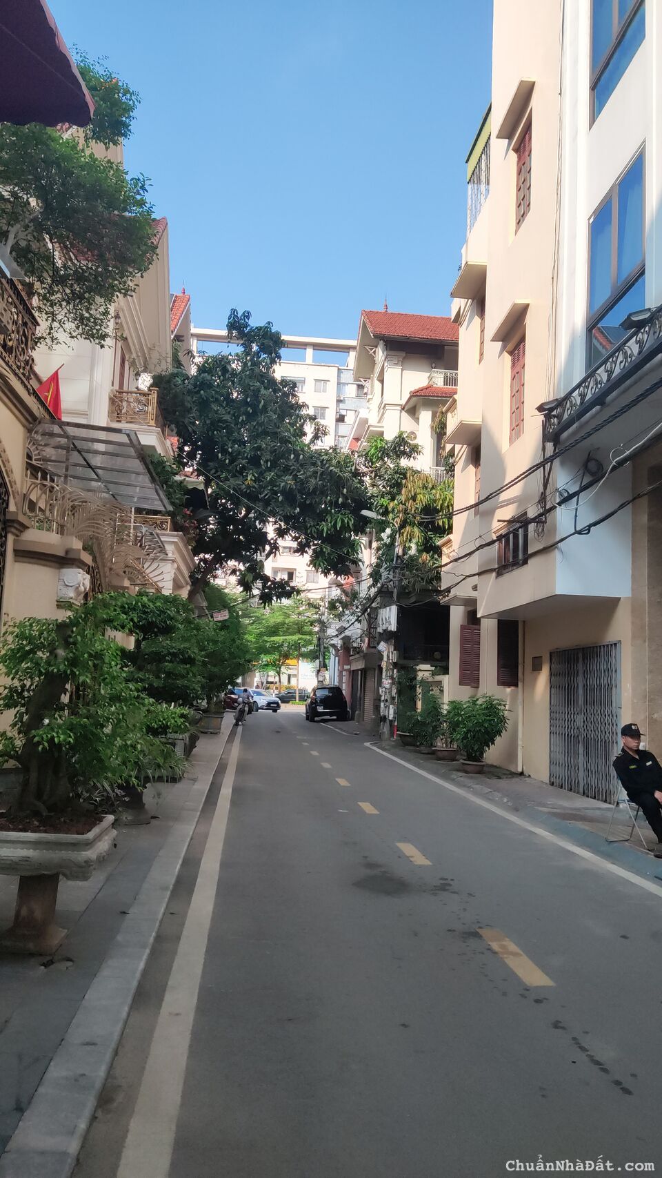 Bán nhà phân lô trung kính 120m2,mặt tiền 6 m ,nhà 4 t giá 19 tỷ hơn