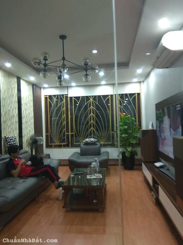 Bán nhà ngõ 562 đường Láng,Vũ Ngọc Phan dt 47 m2 x 3 t đẹp giá bán 5,5 tỷ