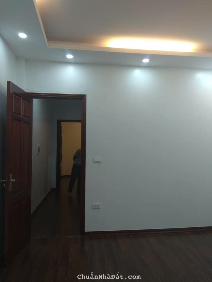 Bán nhà ngõ 562 đường Láng,Vũ Ngọc Phan dt 47 m2 x 3 t đẹp giá bán 5,5 tỷ