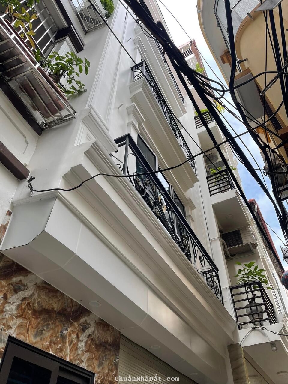 Bán nhà chính chủ số 42 ngõ 132 Cầu Giấy 30 m2 x 5 t mt 4.2 m ngõ 3 m giá 4,9 tỷ  