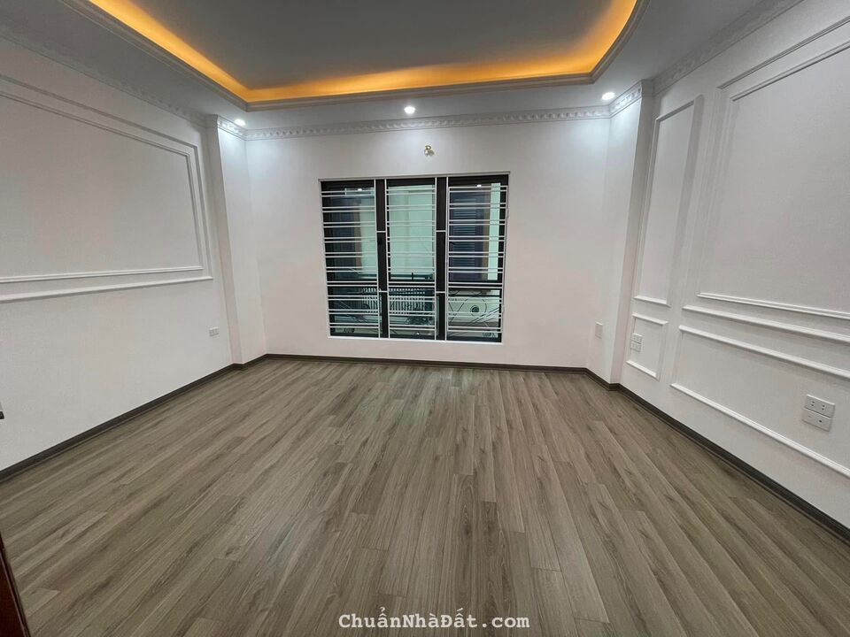 Bán nhà chính chủ số 42 ngõ 132 Cầu Giấy 30 m2 x 5 t mt 4.2 m ngõ 3 m giá 4,9 tỷ  