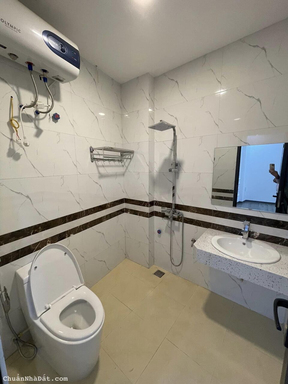 Bán nhà chính chủ số 42 ngõ 132 Cầu Giấy 30 m2 x 5 t mt 4.2 m ngõ 3 m giá 4,9 tỷ  