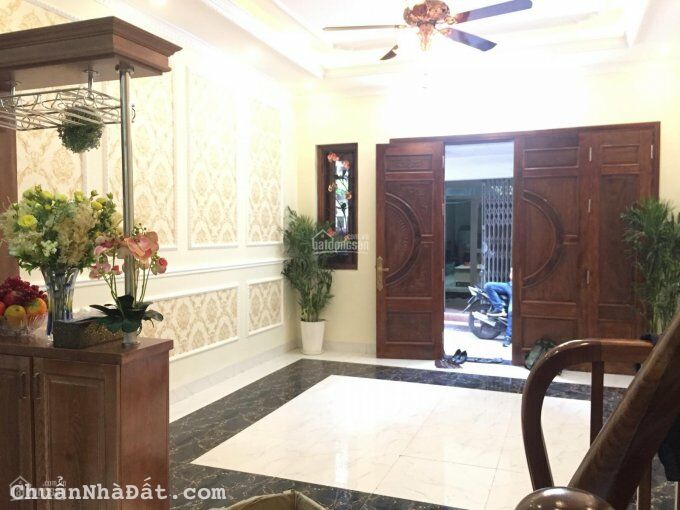 Bán nhà phân lô phố Hoàng Quốc Việt dt 35 m2 x 5 t mới tinh gần bãi gửi xe giá bán 5 ty