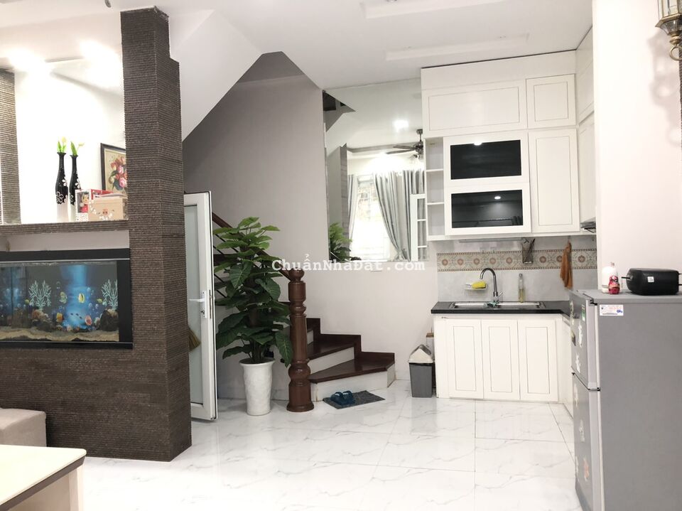 Bán nhà 376 phố Thụy Khuê,Tây Hồ dt 35 m2 x 5 t mt 5 m mới đẹp giá 4,5 tỷ