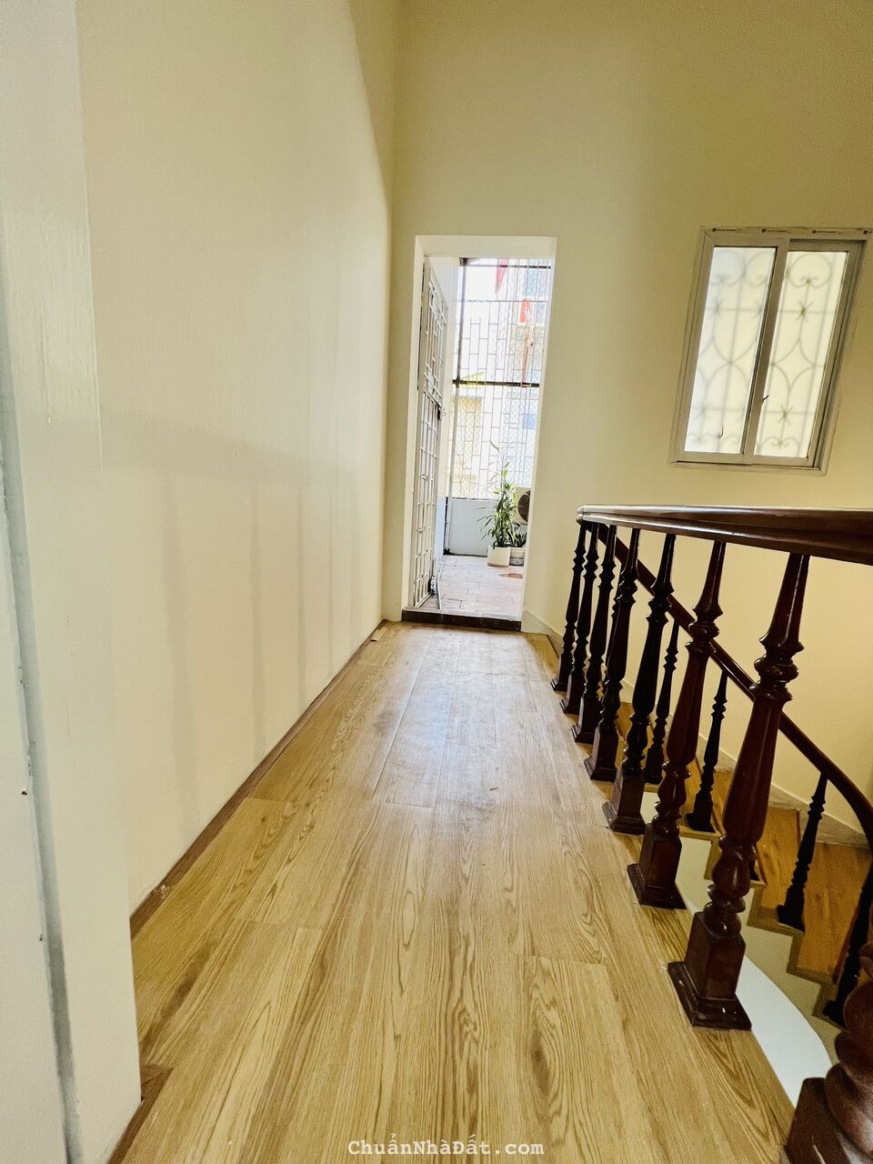 Bán nhà 27/29 phố Võ Chí Công dt 40 m2 x 5 t lô góc 7 ngủ giá 5,9 tỷ