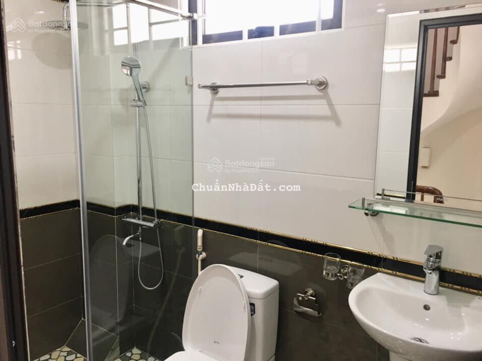 Bán nhà Phố Đông Quan -Cầu Giấy Hơn 5tỷ-Lô Góc 2 Thoáng -Ngõ Nông 30m oto Tránh - Vị trí đẹp 