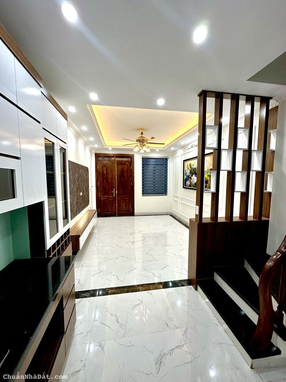 Bán nhà 210 Đội Cấn, Kim Mã, Ba Đình dt 31 m2 x 5 t mới tinh ô tô cách 30 m giá bán 5,8 tỷ